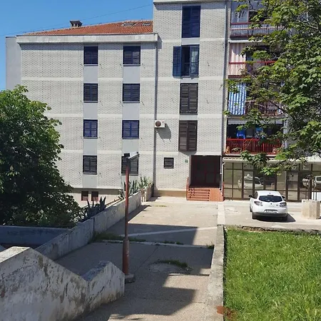 Valcane Apartman *